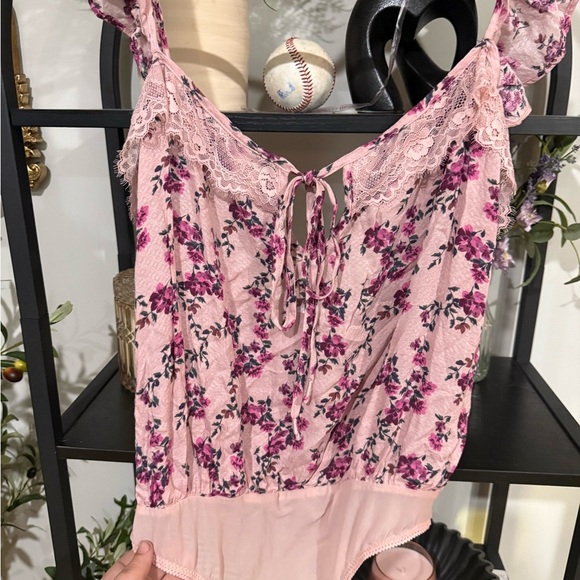 Free People Ruffled Tie Front Bodysuit in Purple and Pink size medium - Picture 5 of 9